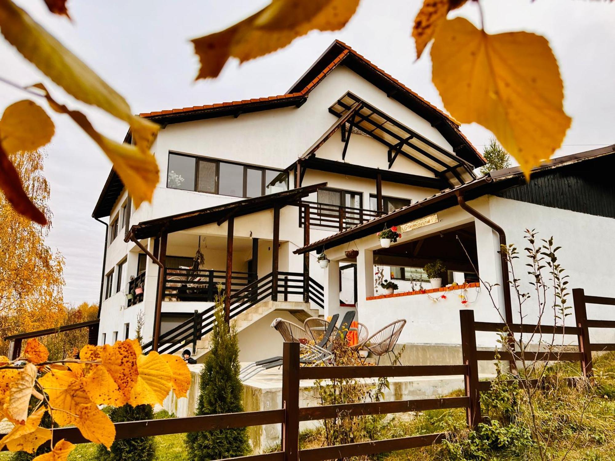 Pensiunea Gradina Ascunsa Bughea de Jos Экстерьер фото